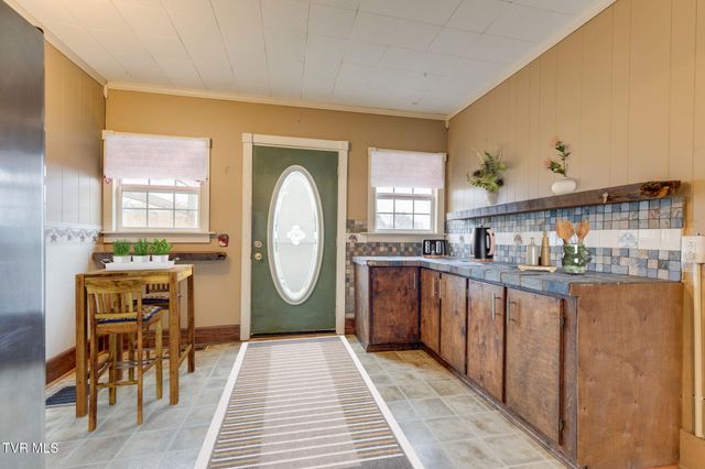 22587 Us Hwy 58, Castlewood, VA 24224