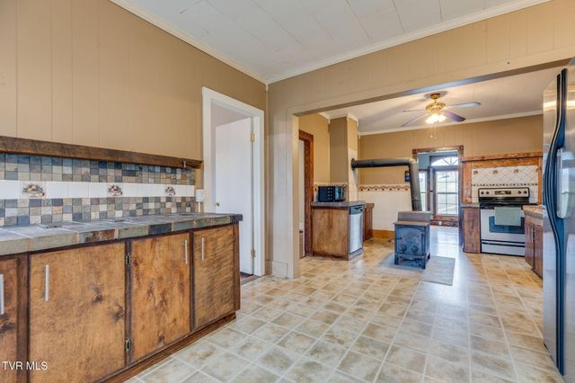 22587 Us Hwy 58, Castlewood, VA 24224