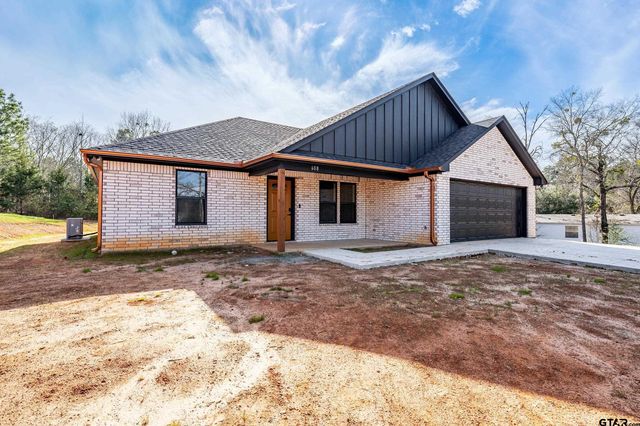 608 Giles St, Troup, TX 75789