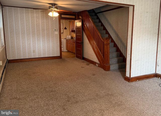 122 N MAIN ST, Red Lion, PA 17356