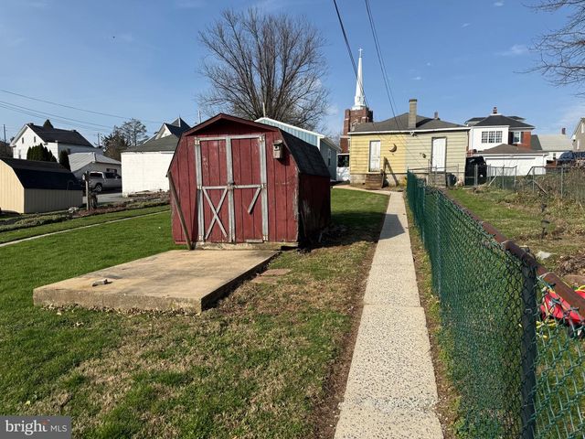 122 N MAIN ST, Red Lion, PA 17356