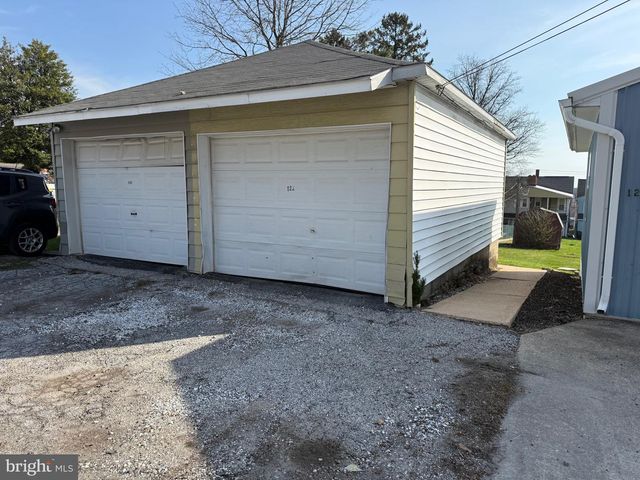 122 N MAIN ST, Red Lion, PA 17356
