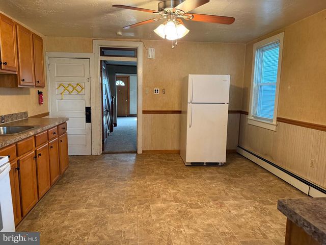 122 N MAIN ST, Red Lion, PA 17356