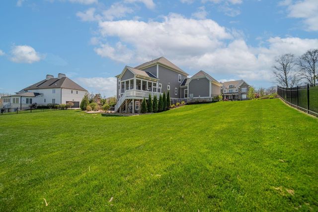 1608 Liberty Bluff Drive, Delaware, OH 43015