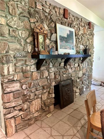 1312 Old Trenton Road, Highland, IL 62249