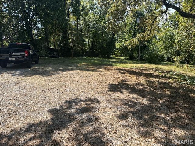 1312 Old Trenton Road, Highland, IL 62249