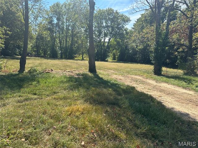 1312 Old Trenton Road, Highland, IL 62249