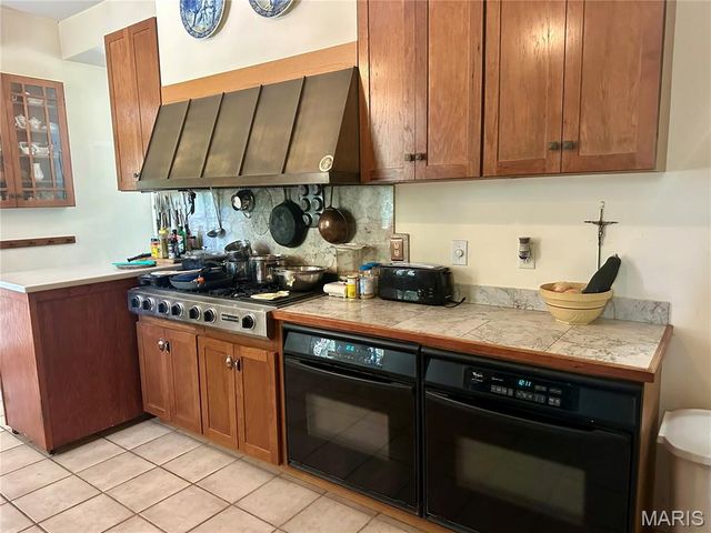 1312 Old Trenton Road, Highland, IL 62249