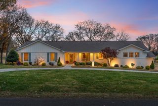 122 Fairways Dr, Hendersonville, TN 37075