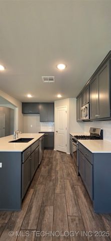 1502 E Utica Place, Broken Arrow, OK 74011
