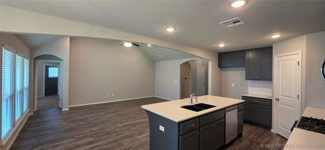1502 E Utica Place, Broken Arrow, OK 74011