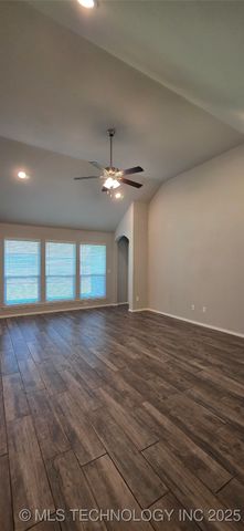 1502 E Utica Place, Broken Arrow, OK 74011