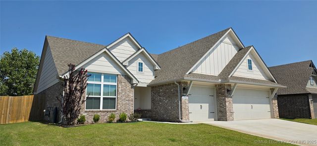 1502 E Utica Place, Broken Arrow, OK 74011
