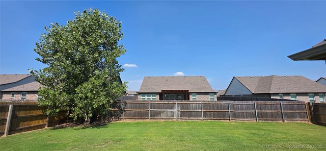 1502 E Utica Place, Broken Arrow, OK 74011
