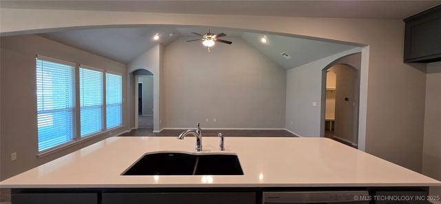 1502 E Utica Place, Broken Arrow, OK 74011