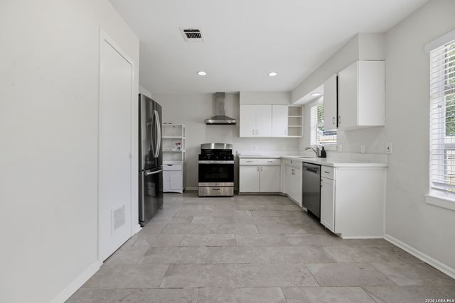 323 BASSWOOD DR, San Antonio, TX 78213