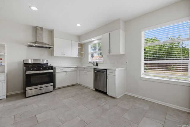323 BASSWOOD DR, San Antonio, TX 78213