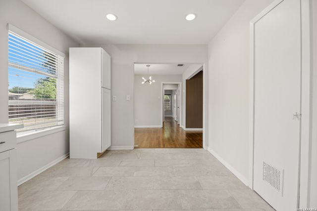 323 BASSWOOD DR, San Antonio, TX 78213