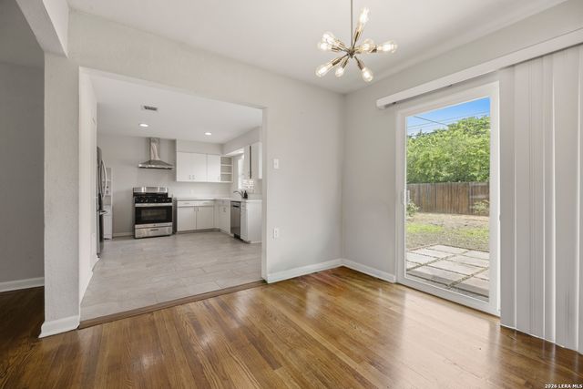323 BASSWOOD DR, San Antonio, TX 78213