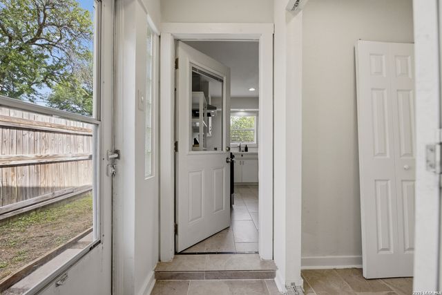 323 BASSWOOD DR, San Antonio, TX 78213