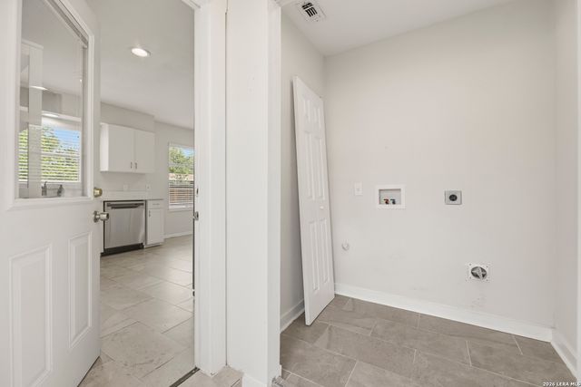323 BASSWOOD DR, San Antonio, TX 78213