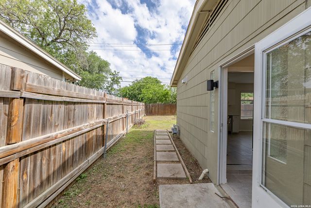 323 BASSWOOD DR, San Antonio, TX 78213