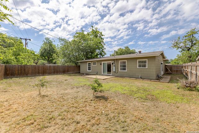 323 BASSWOOD DR, San Antonio, TX 78213