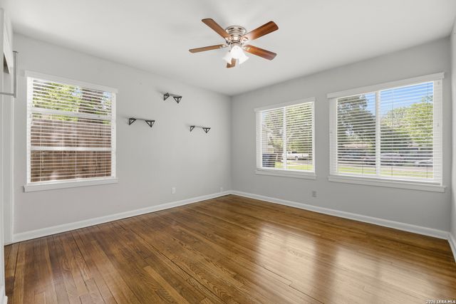 323 BASSWOOD DR, San Antonio, TX 78213