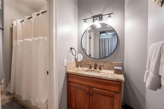 1820 Guenther RD, La Grange, TX 78945