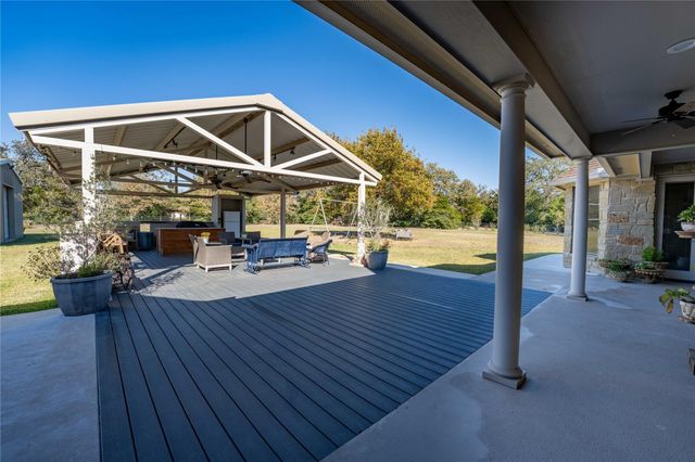 1820 Guenther RD, La Grange, TX 78945