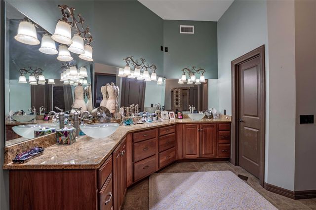 1820 Guenther RD, La Grange, TX 78945