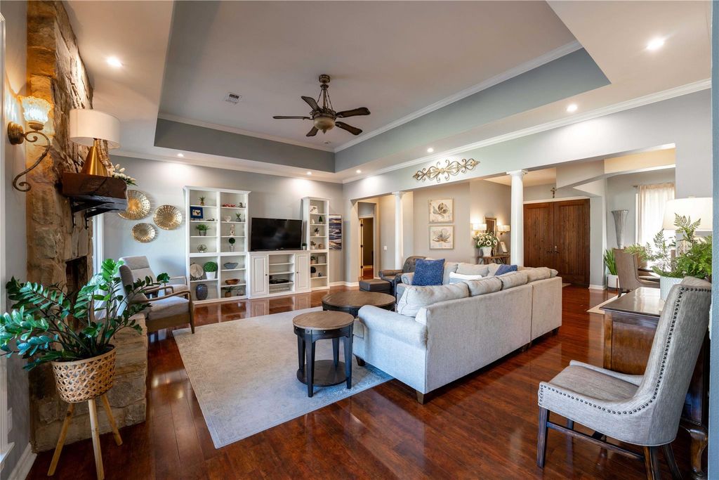 1820 Guenther RD, La Grange, TX 78945