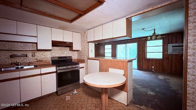 10384 PINEHURST Drive, Jacksonville, FL 32218