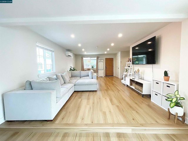 1923 Juliesse Avenue, Sacramento, CA 95815