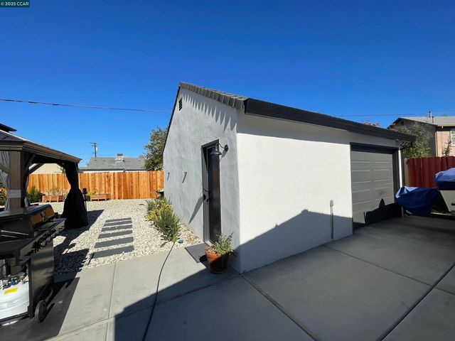 1923 Juliesse Avenue, Sacramento, CA 95815