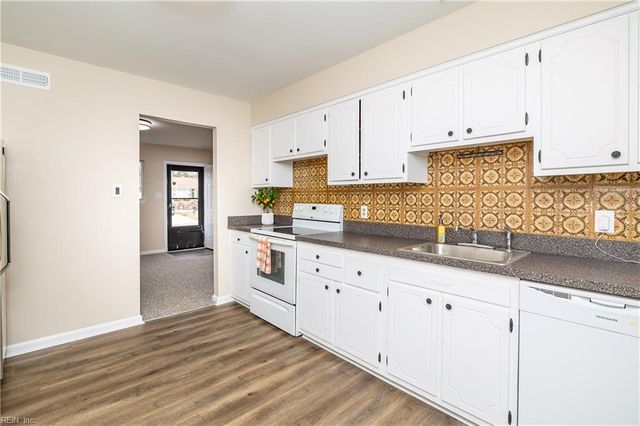 3945 Starboard RD, Chesapeake, VA 23321