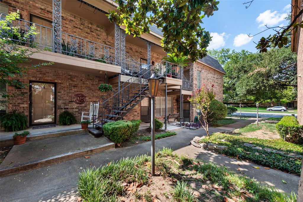 4349 Bellaire Drive S 228S, Fort Worth, TX 76109
