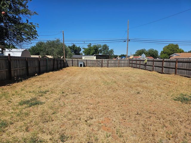 511 NW 4th St, Andrews, TX 79714