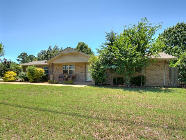 601 SW 9th Street, Moore, OK 73160