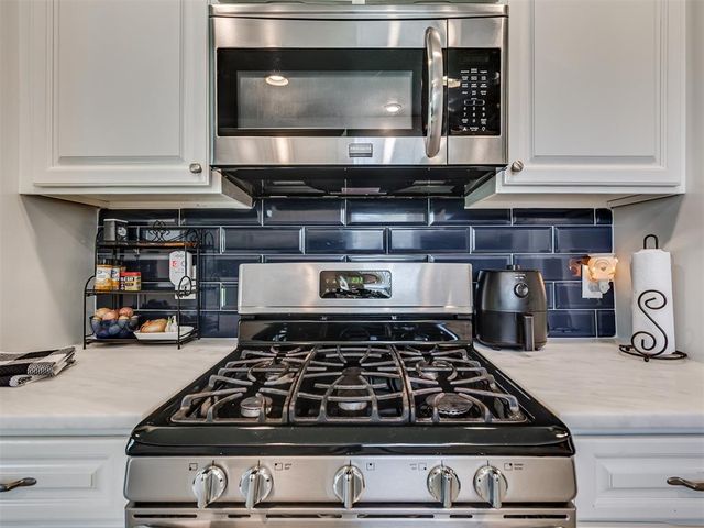 601 SW 9th Street, Moore, OK 73160