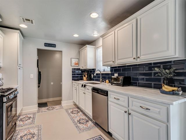 601 SW 9th Street, Moore, OK 73160