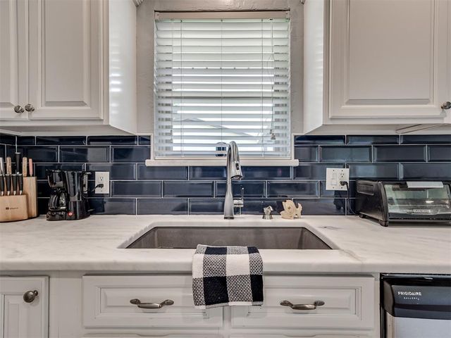 601 SW 9th Street, Moore, OK 73160