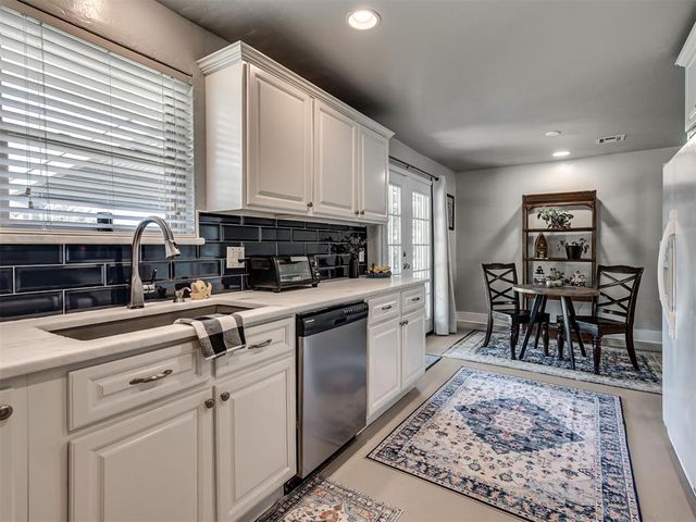 601 SW 9th Street, Moore, OK 73160