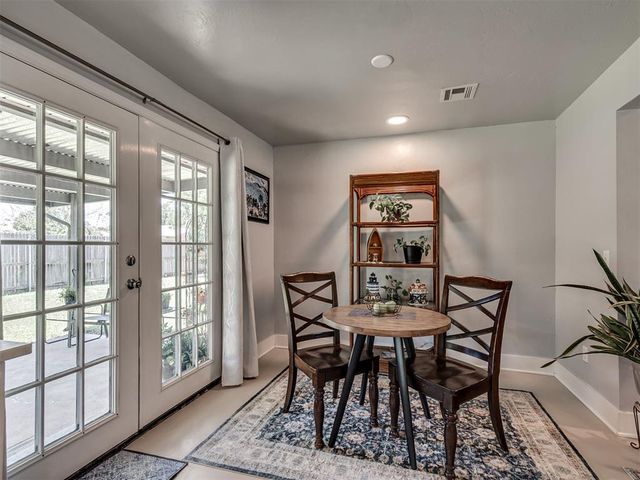 601 SW 9th Street, Moore, OK 73160