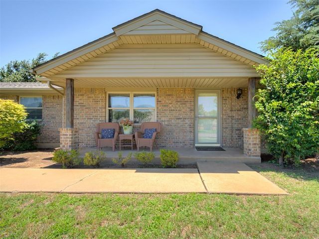 601 SW 9th Street, Moore, OK 73160