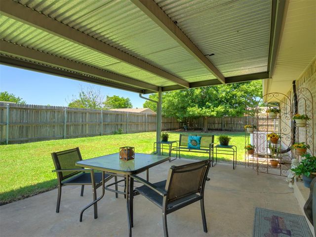 601 SW 9th Street, Moore, OK 73160