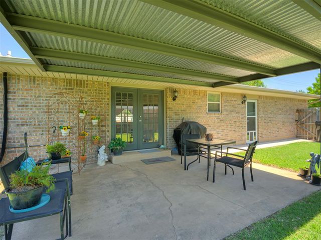 601 SW 9th Street, Moore, OK 73160