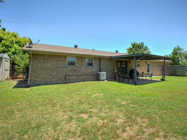 601 SW 9th Street, Moore, OK 73160