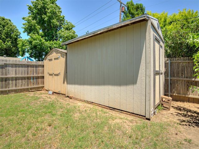 601 SW 9th Street, Moore, OK 73160