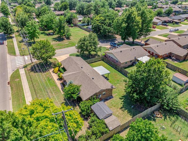 601 SW 9th Street, Moore, OK 73160